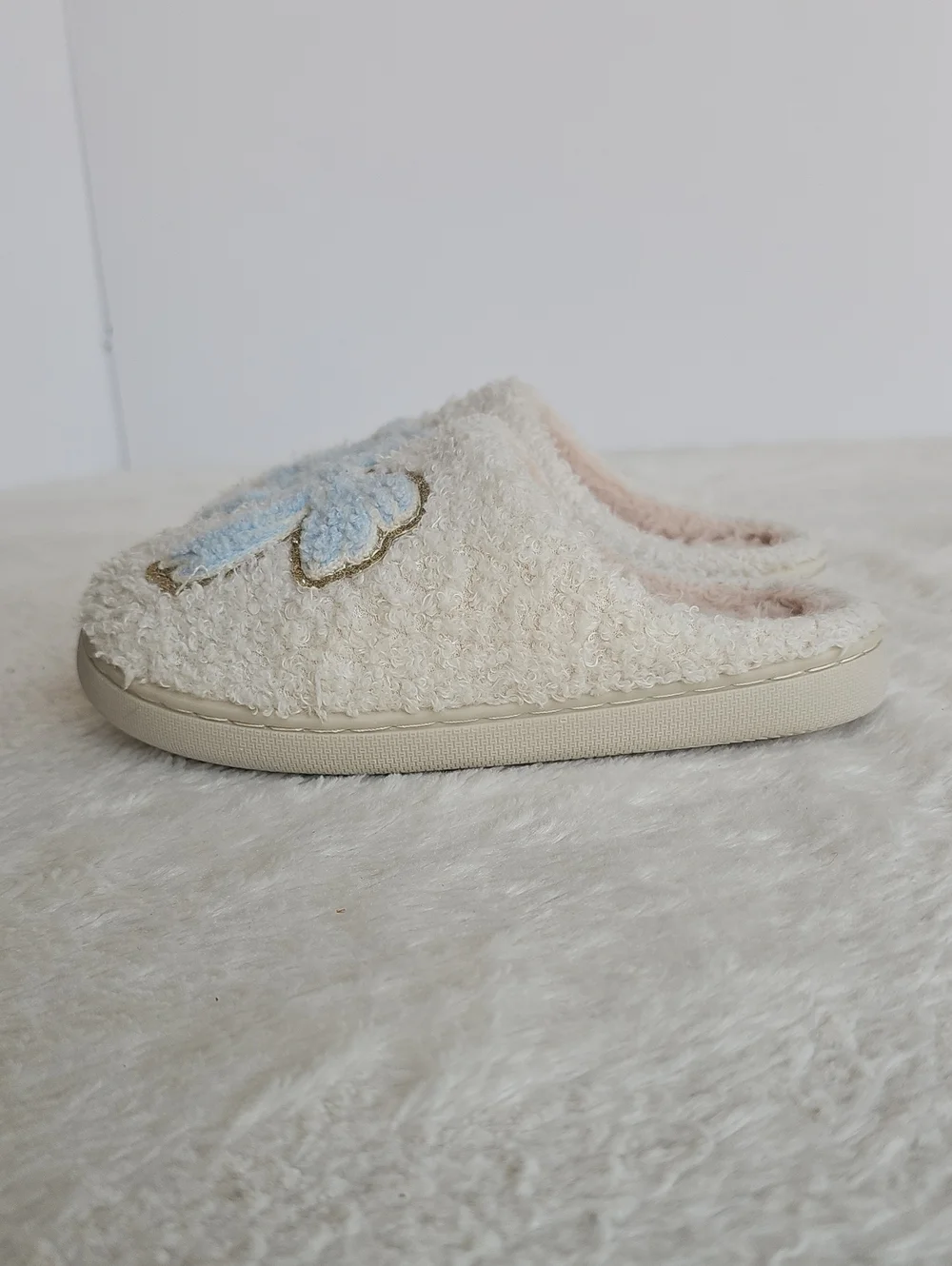 Cozy Cream Fuzzy Slipper Mules Blue Embroidered Bow Sz 1/2